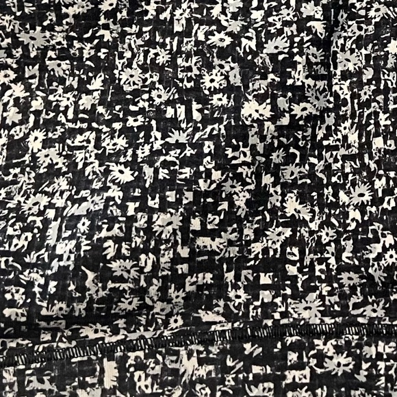 Lululemon Black and White Sports Bra A046 - Picture 2 of 6